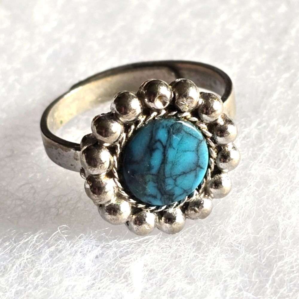 Vintage Southwestern style ring faux turquoise silver tone adjustable